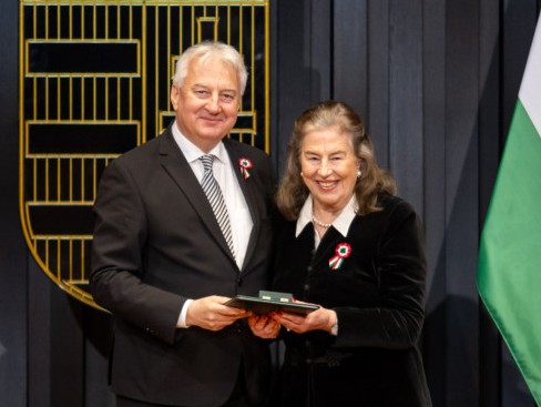 Állami kitüntetés rendtársunknak