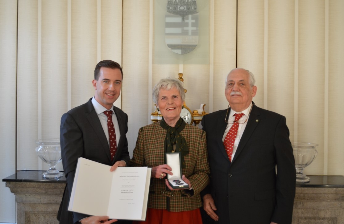 Hungarian State medal for Zsuzsa Máriássy