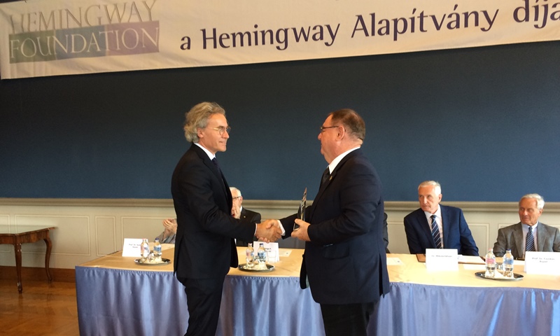 Dr. Erőss is awarded the Hemingway Foundation prize for medicine