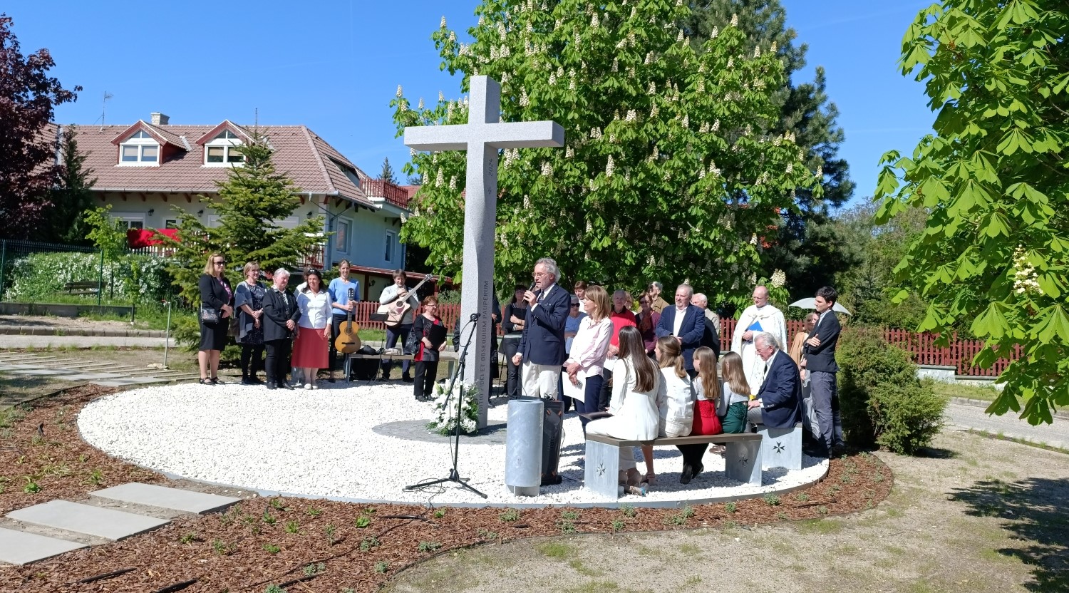 Rendtagjaink kezdeményezésére állítottak keresztet Solymár-Kerekhegyen