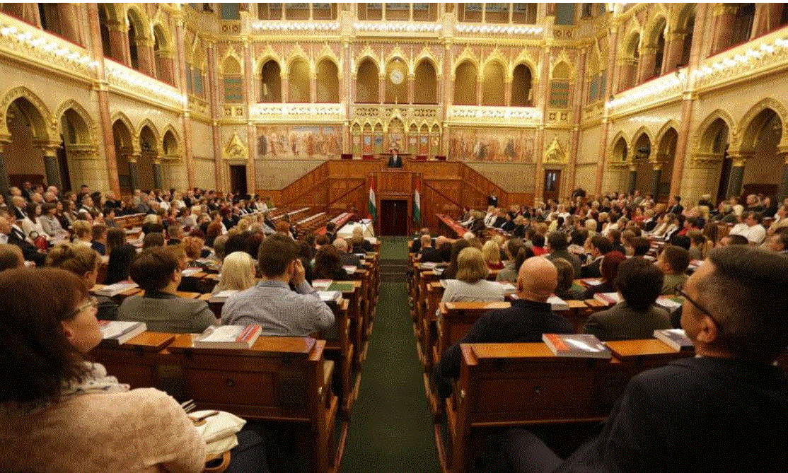 Lajos Győri-Dani receives Pro Caritate prize 