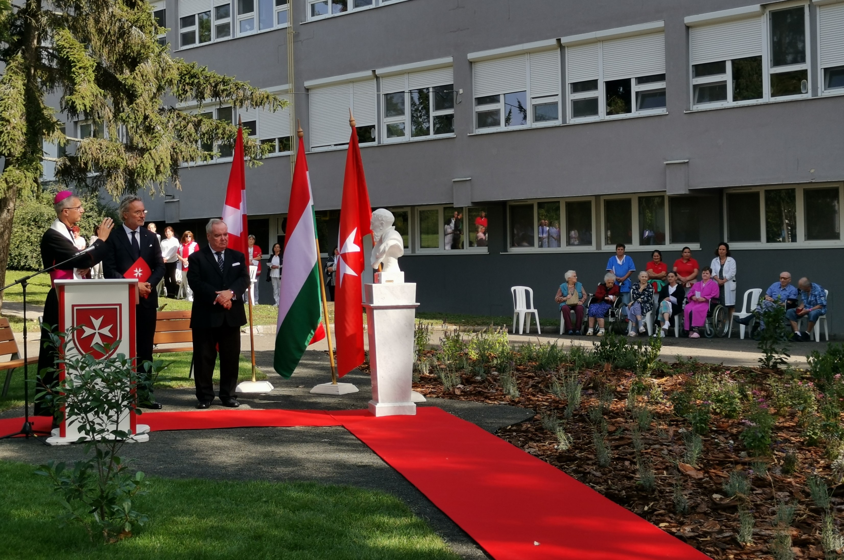 A Szuverén Máltai Lovagrend nagymestere kórházlátogatáson